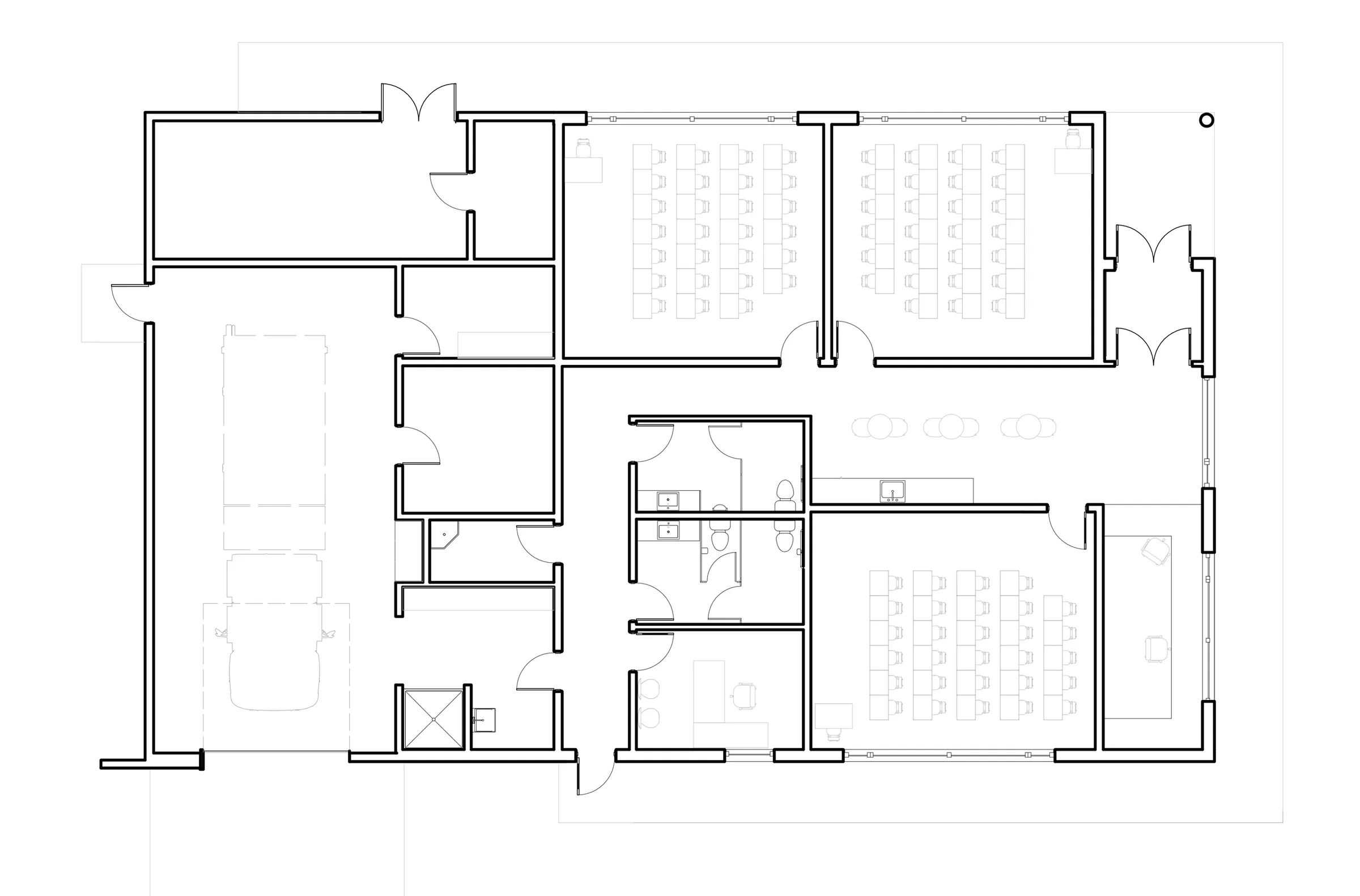 Plano de garaje y equipos junto a aulas.
