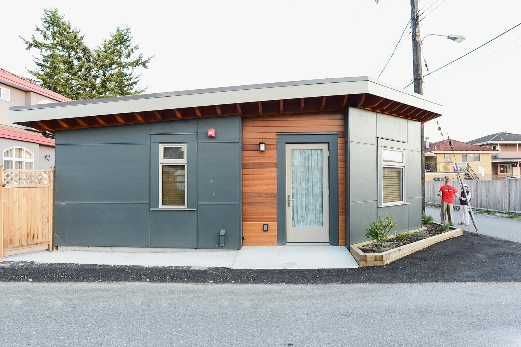 Exterior photo showing combination of Cedar and Hardieboard - Side Lane